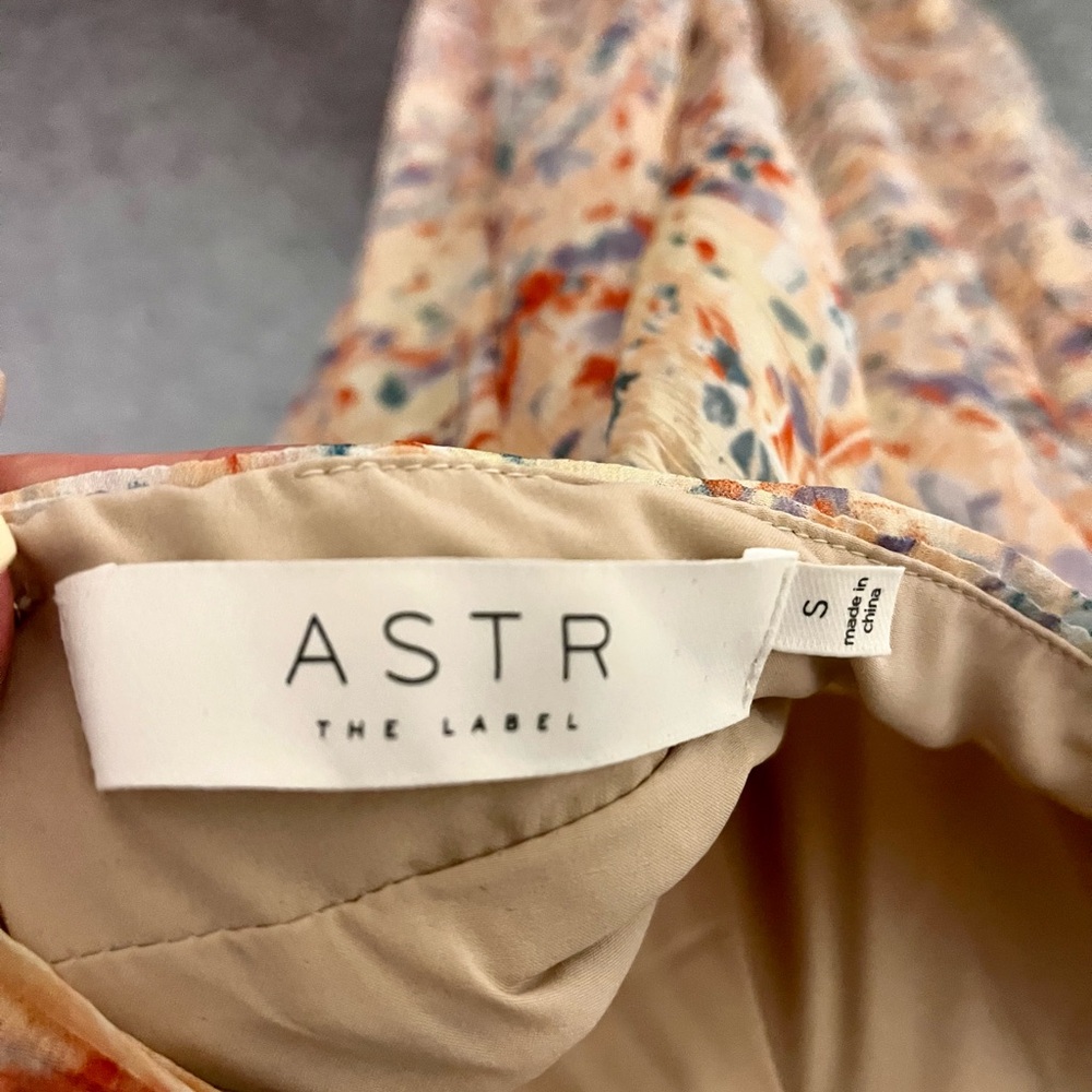 ASTR The Label Primrose Floral Strappy Back Maxi Peach Dress - Picture 7 of 9